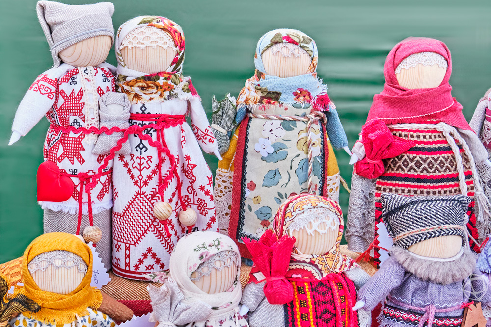 Laleczki wykonane z pomocą kulek drewnianych